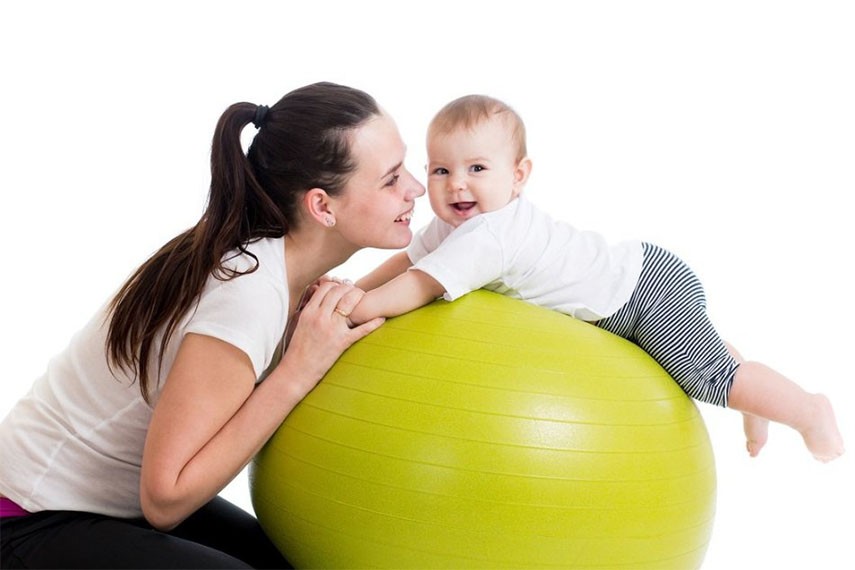 упражнения на мяче с малышом